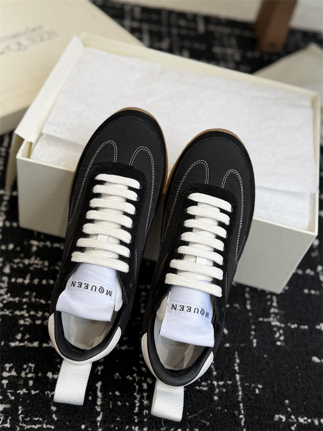 Mcqv*en sneaker