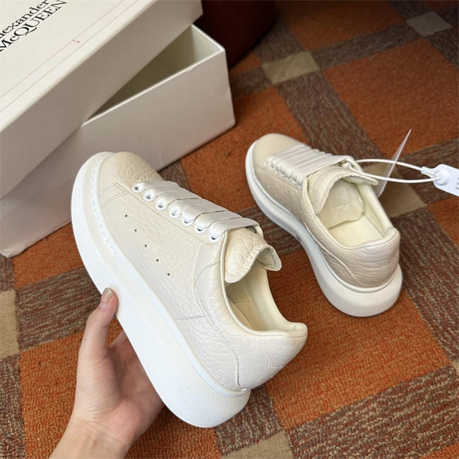 Mcqv*en sneaker