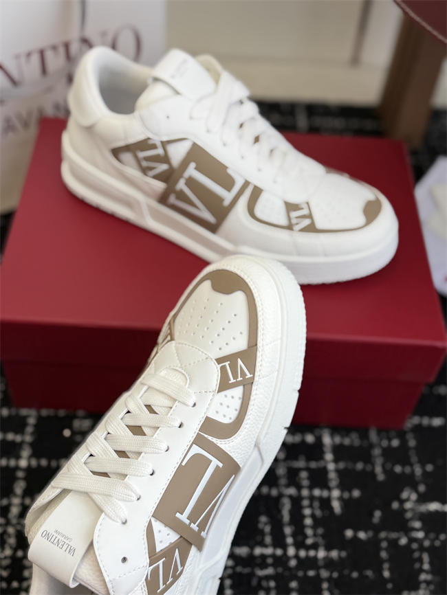 Va1e*ntin0 sneakers