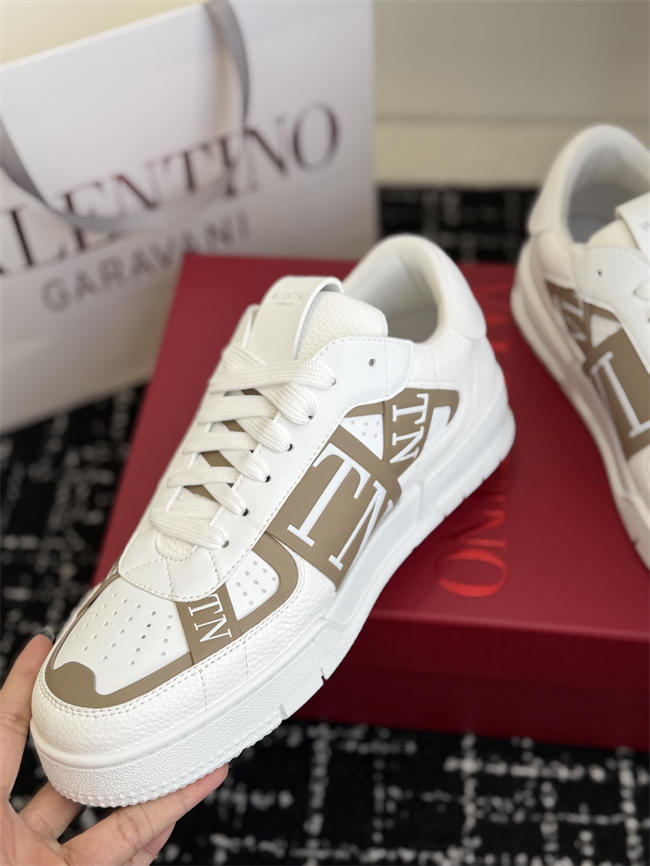 Va1e*ntin0 sneakers