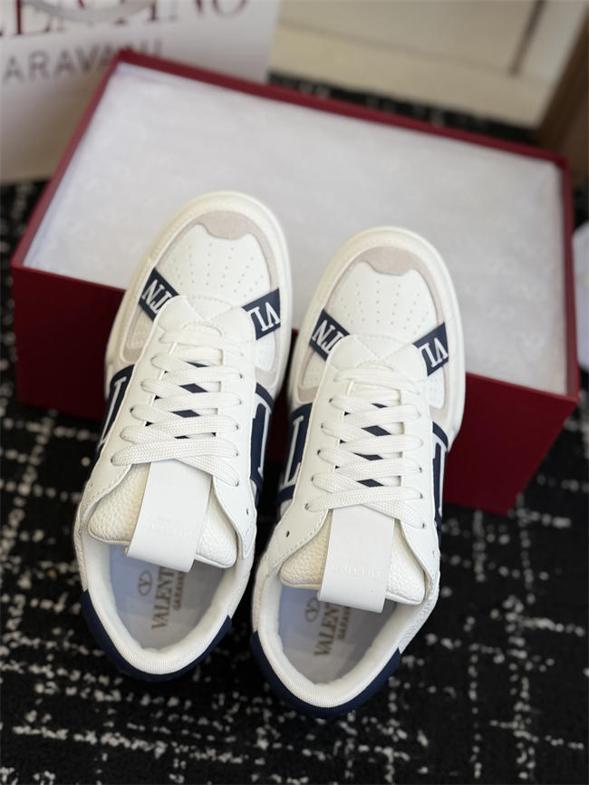Va1e*ntin0 sneakers