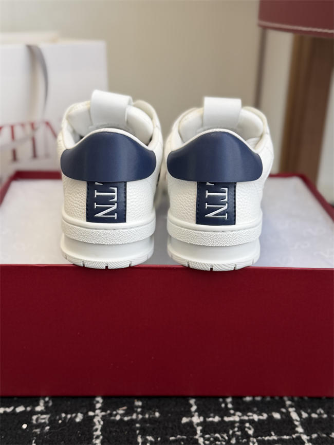 Va1e*ntin0 sneakers