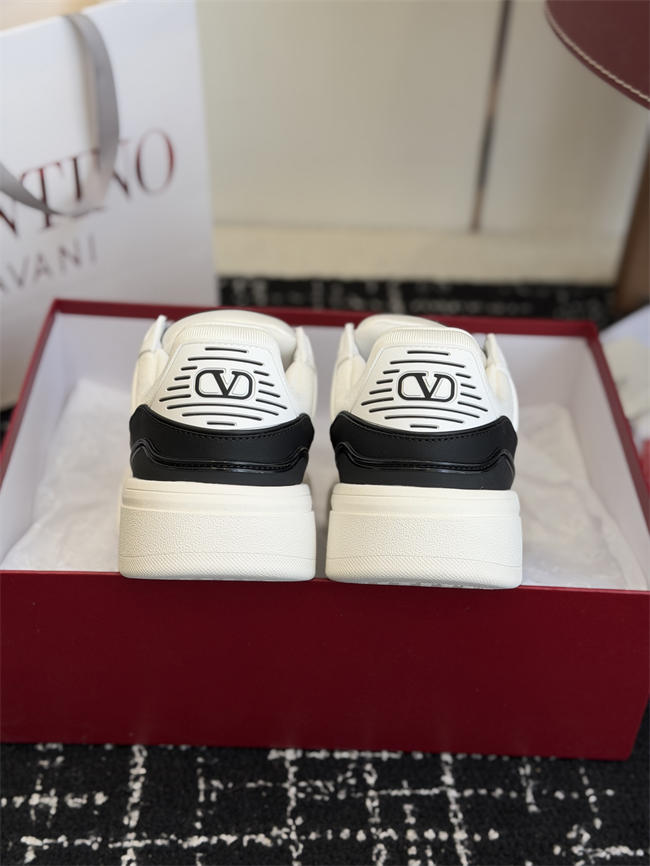 Va1e*ntin0 sneakers