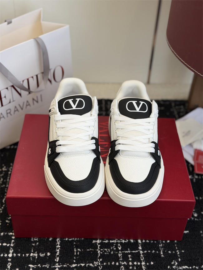 Va1e*ntin0 sneakers