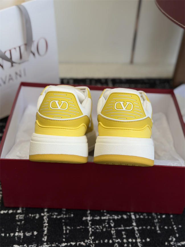 Va1e*ntin0 sneakers