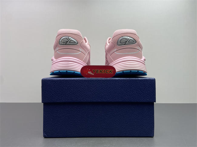 D10r b30 sneaker