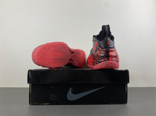 stranger things x nike air foamposite one preM1vm qs