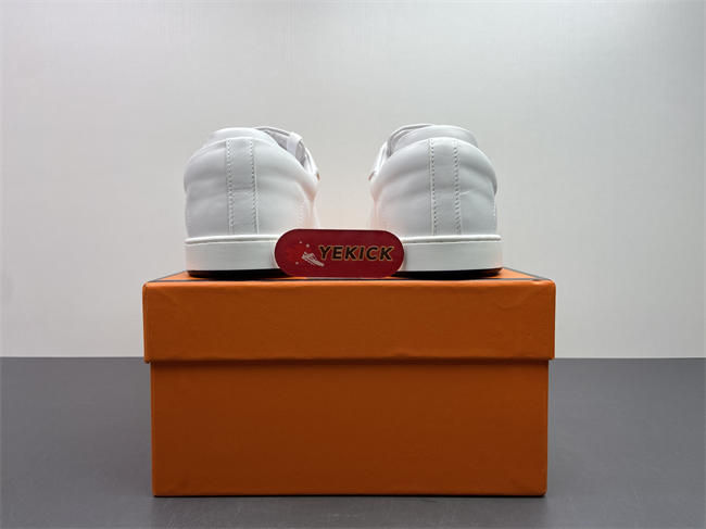 H**me5 sneaker