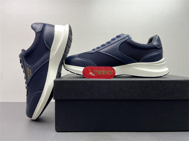 Pra*a sneaker