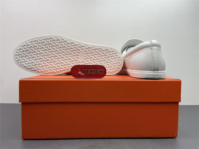 H**me5 sneaker