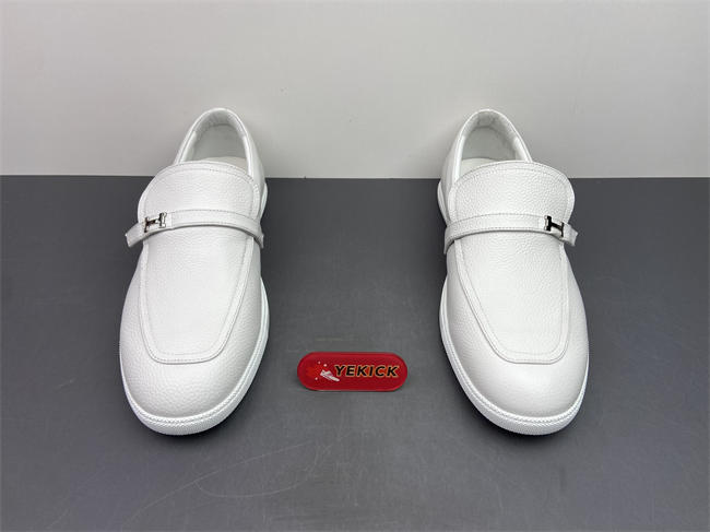 H**me5 sneaker