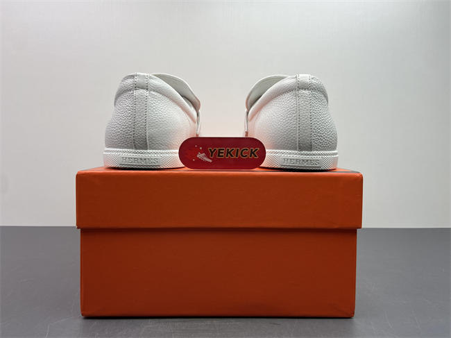 H**me5 sneaker
