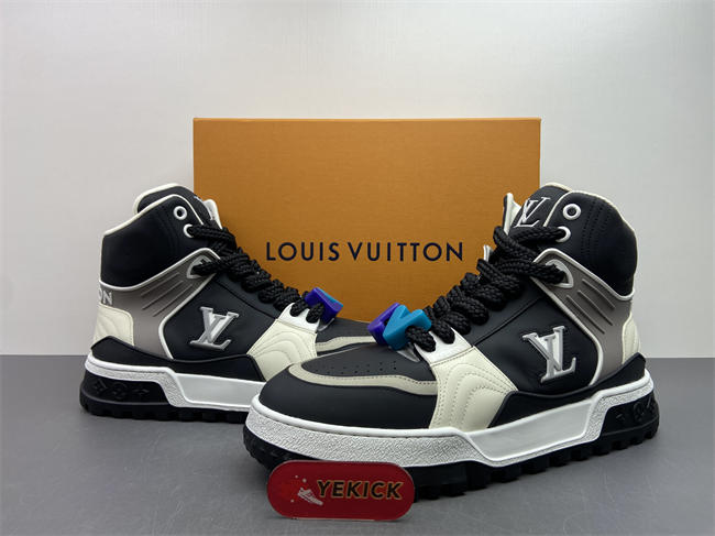 Lv Trainer Sneaker